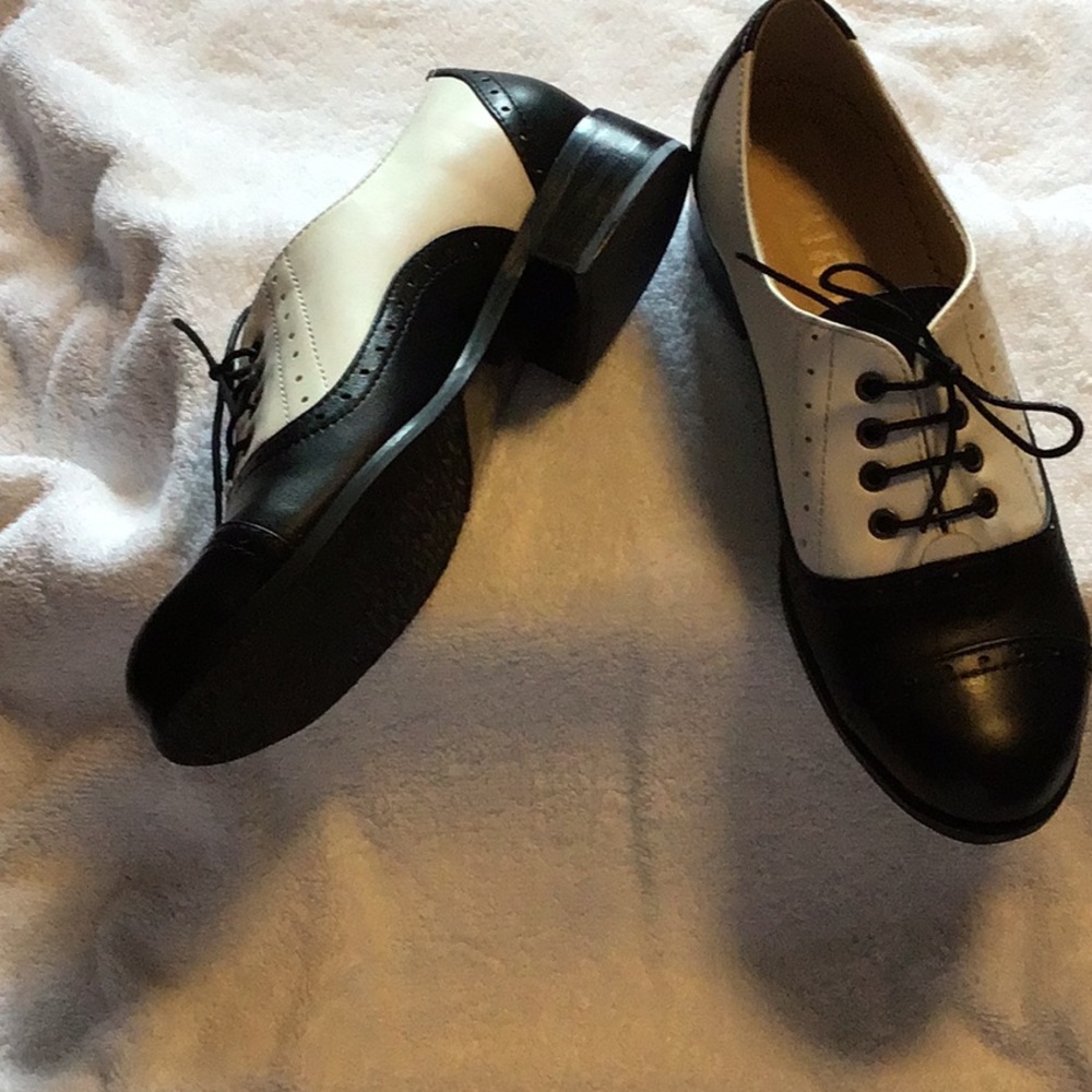 Shoes - Picture 2 of 5